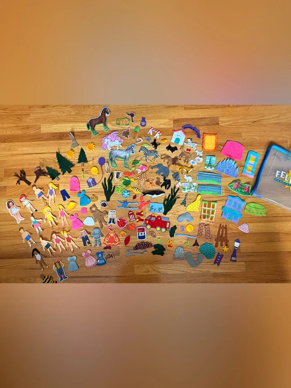 150-Piece Felt Play Set Animals, People, Clothes, Buildings + w/ Carrying Case